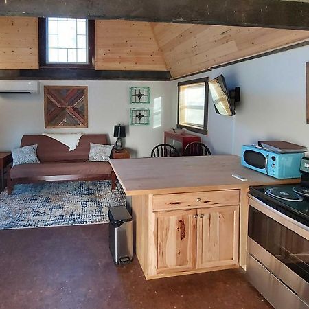 Rustic Hendersonville Farm Studio With Private Deck Exterior foto